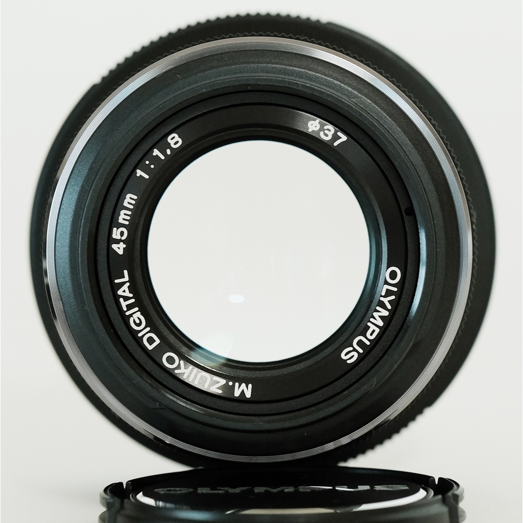 OLYMPUS M.ZUIKO DIGITAL 45mm F1.8の出品 ONE SCENE（ワンシーン）